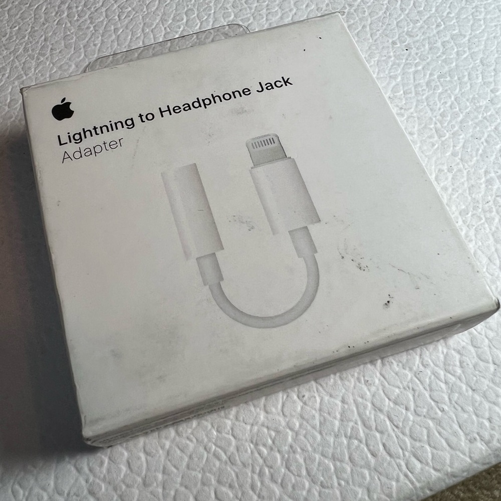 Apple Lightning to Headphone Jack Adapter - Classic White